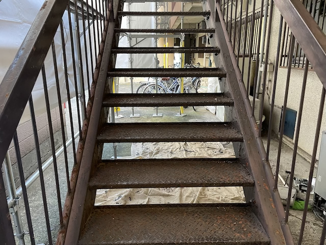 川口　鉄骨階段塗装工事　塗装前